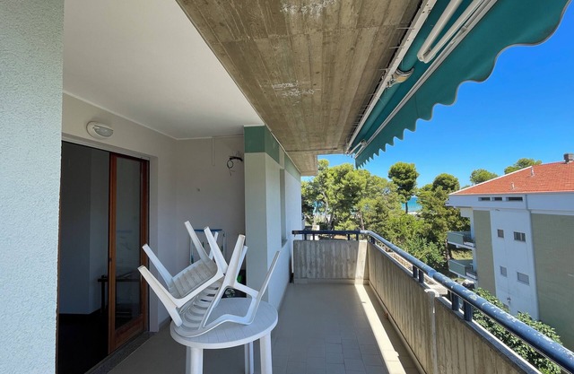 SapphireBlue oceanfront and sea view penthouse with parking space