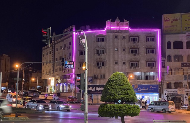 Sara Crown Hotel