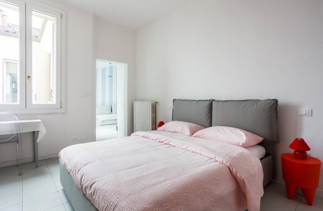 Saragozza Apartment 7: Bright and central flat