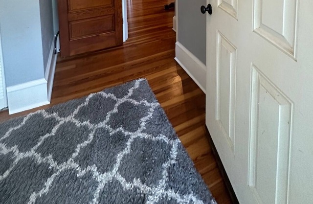 Sarah's Place Historic Downtown DeLand close to Beaches and theme parks