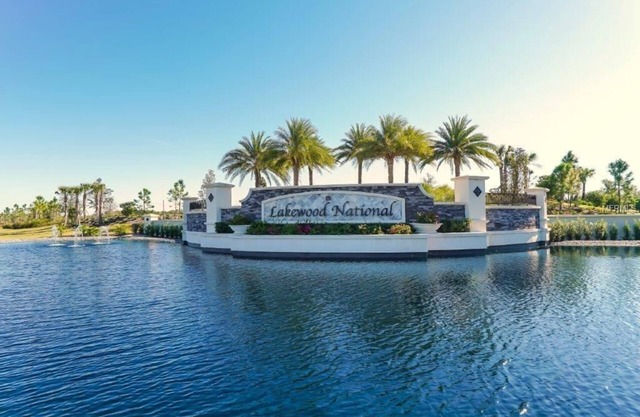 Sarasota NEWER CONDO IN LAKEWOOD NATIONAL GOLF & CLUB & SHORT DRIVE TO BEACHES