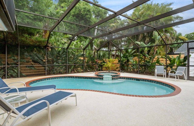 Sarasota Retreat near Downtown with FREE POOL HEAT!