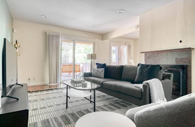 Saratoga 2BR w/A/C, Patio & W/D, near Highways