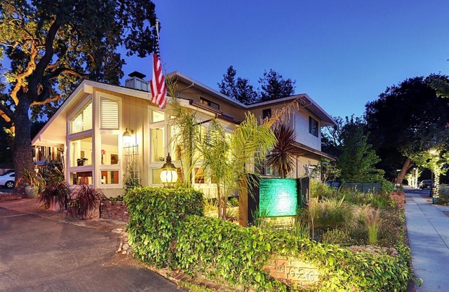 Saratoga Oaks Lodge