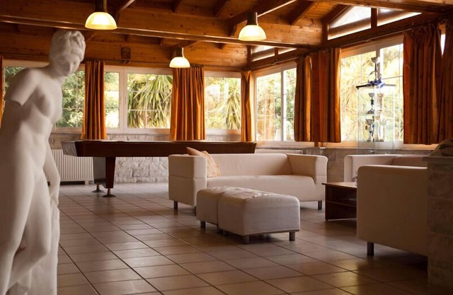 Saron Hotel