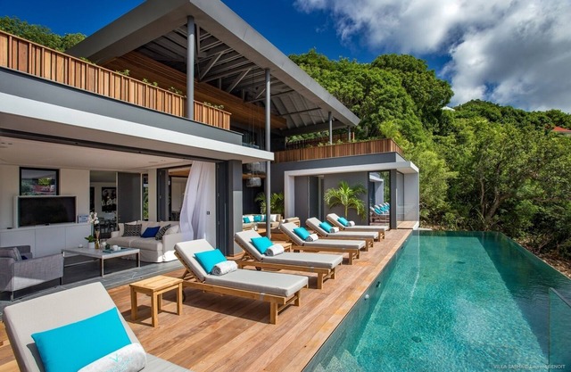 Sasha (2/3 Rooms) Luxury villa