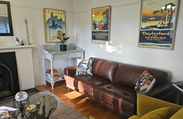 Sausalito- captivating 1950s retro residence