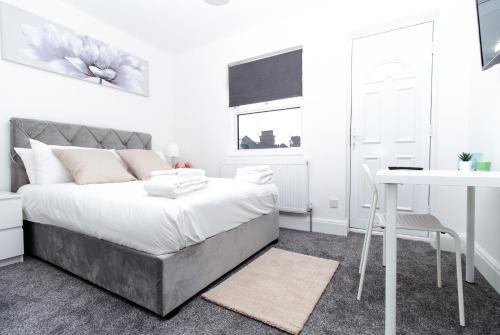 SAV Stays-4 Bed Town House, Harrow