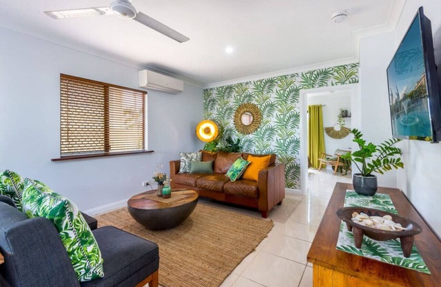 Savannah House - Two Homes in One