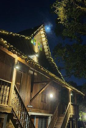 Sayang Di Kaki Bukit