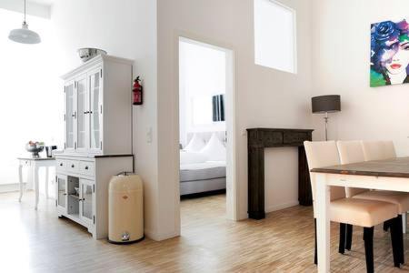 SC 02 by ROCKCHAIR Apartments l SUPERHOST Status l 4 Bedrooms Boxspringbeds 2 Bathrooms Balcony Elevator - Cozy Family & Business Flair welcomes you!