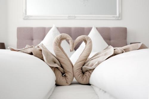 SC 04 by ROCKCHAIR Apartments l SUPERHOST Status l 4 Bedrooms Boxspringbeds 2 Bathrooms Balcony Elevator - Cozy Family & Business Flair welcomes you!