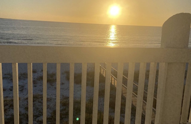 Scallop Season! Amazing oceanfront 2Bd