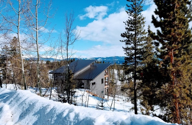 Scandinavian-Inspired Escape: Modern Cabin w/Spa