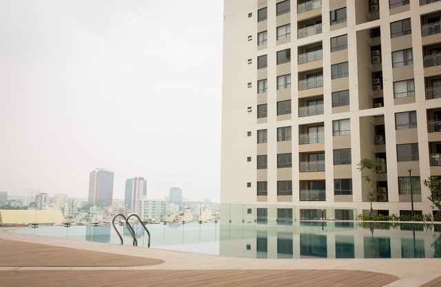Scandinavian style & Modern 2BR Condo Very Centre