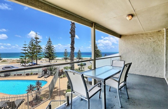 Scarborough Beach Front Resort - Shell Seven