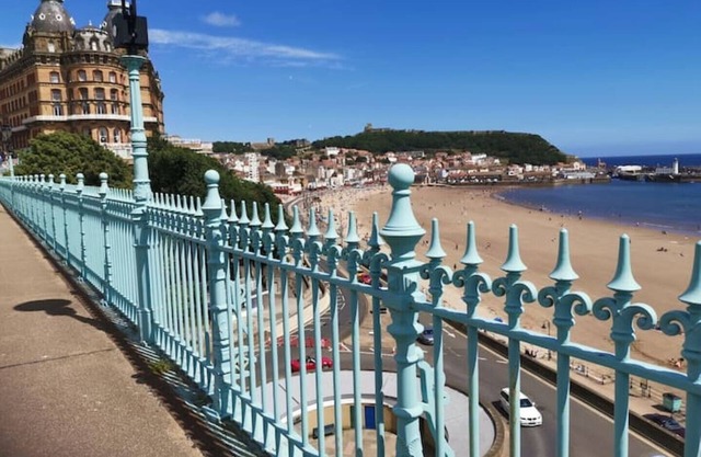 Scarborough, South Cliff Seaside Garden Apt