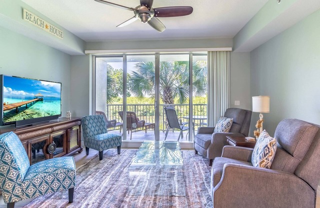 Scenic 2BR Canal-side Townhome | Little Harbor Escape