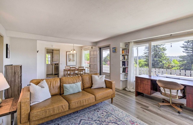 Scenic Bremerton Getaway w/Spacious Deck!