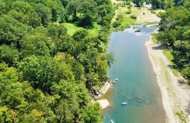 Scenic Caddo River Getaway