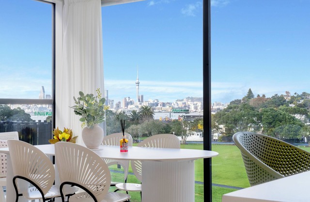 Scenic City Views close to Auckland CBD!