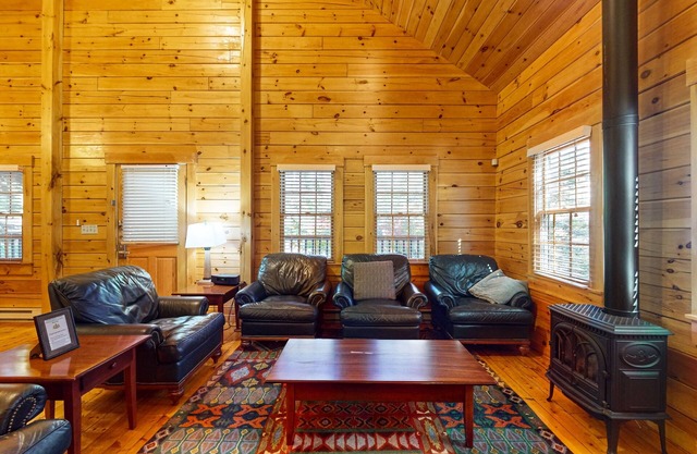 Scenic dog-friendly cabin with kitchen, AC, firepit, WiFi & nearby hiking