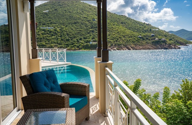 Scenic Family Haven Near Shallow Beach, Snorkeling and Nature Trails