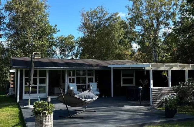 Scenic holiday home near child-friendly beach​