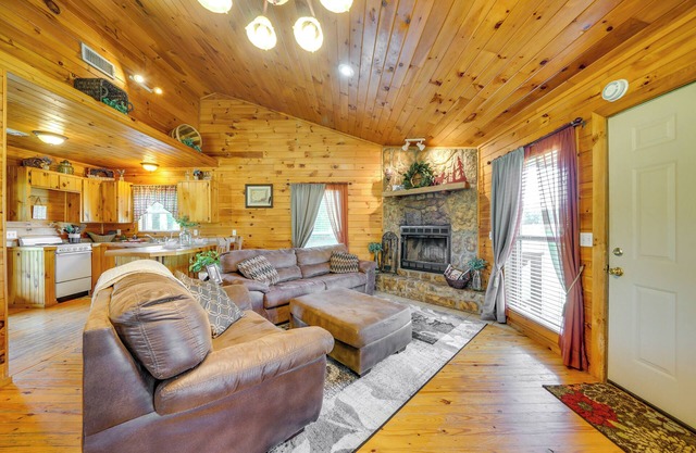 Scenic Oklahoma Studio Cabin on 80 Acres w/Views!