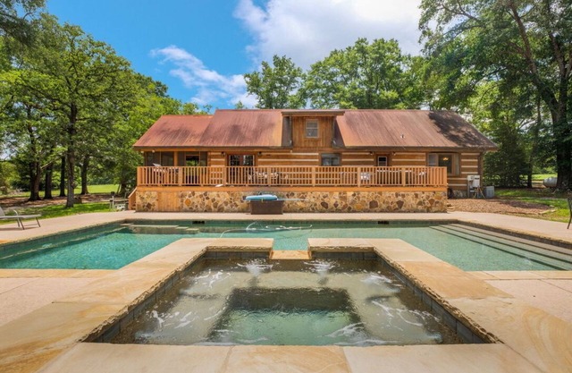 Scenic Rural Oasis, 5-bedroom cabin in the heart of Georgia