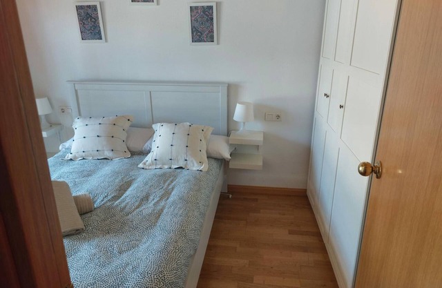 Scenic Stone Mountain House with Garden, 3 Double Bedrooms & Loft, Fully Equipped Kitchen