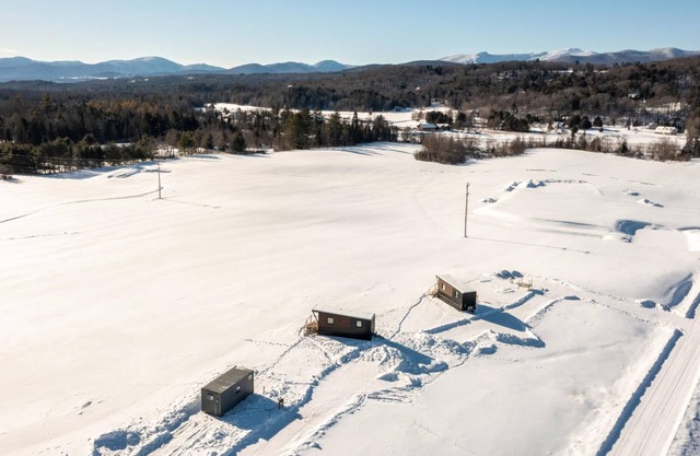 Scenic Tiny Home, Five Minutes to Stowe Main St!