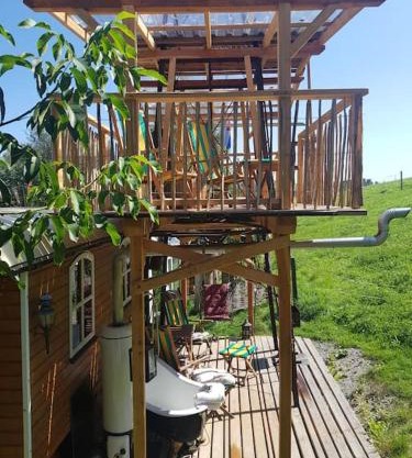 Schäferwagen mit Dachterrasse an der Pferdekoppel