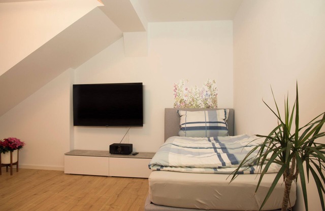Schöne Groß Ferienwohnung 79m² mit 2 Bad Ideal für Familie und Gruppe, 3.og