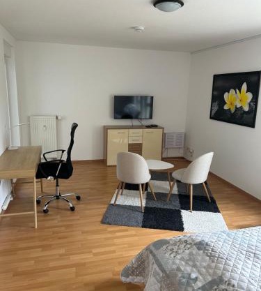 Schöne Wohnung für Tagesgäste, Studenten oder Handwerker, Chemnitz Gablenz, ÖPNV direkt vor der Tür, Internet & TV inkl