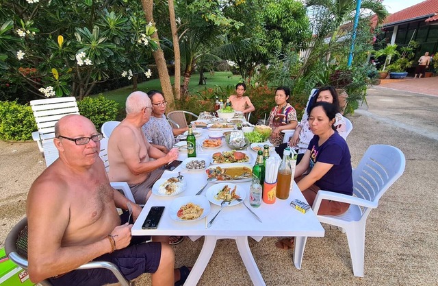Schönes Bungalow mit gemeinschaftichem Außenpool und 2km vom Sandstrand enfernt