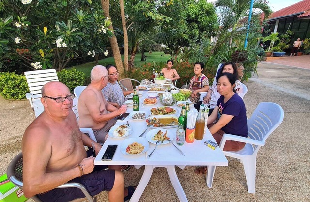 Schönes Bungalow mit gemeinschaftichem Außenpool und 2km vom Sandstrand enfernt