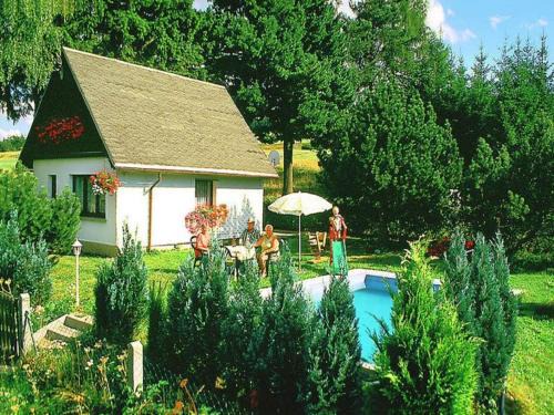 Schönes Ferienhaus in Altenfeld mit eigenem Pool