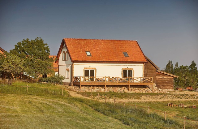 Schönes Ferienlandhaus mit Großem Garten Direkt am Wasser