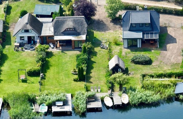 Schaal Lake Paradise