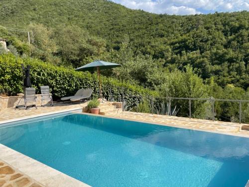 Scheggino - Casale con piscina e splendida vista