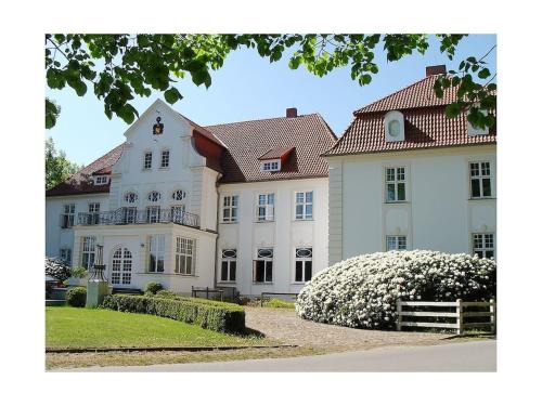 Schloss Badow Comfortable holiday residence