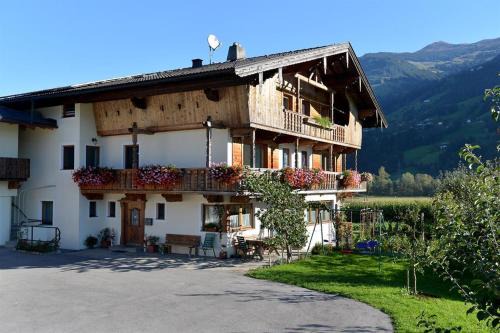 "Schmeisshof "Ferienwohnungen Taxacher Johann und Renate