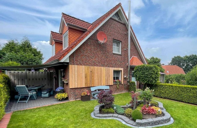 Schnieke vacation home Kluntje with garden at the bathing lake Tannenhausen
