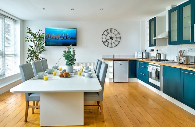 School Path Ironbridge Townhouse with Roof Terrace