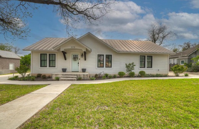 Schubert Inn Combo with Pool