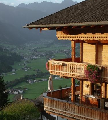 Schulhaus Tirol