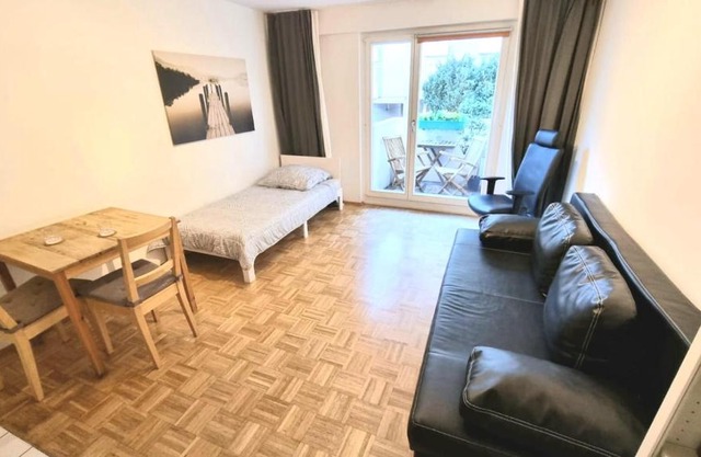 Schwabing Studio with Garden Views