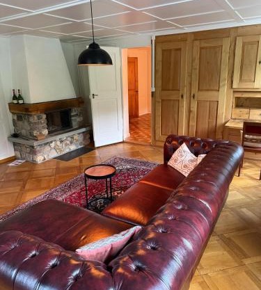 Schweizerhaus Glarus - Historisch & Stilvoll mit Garten