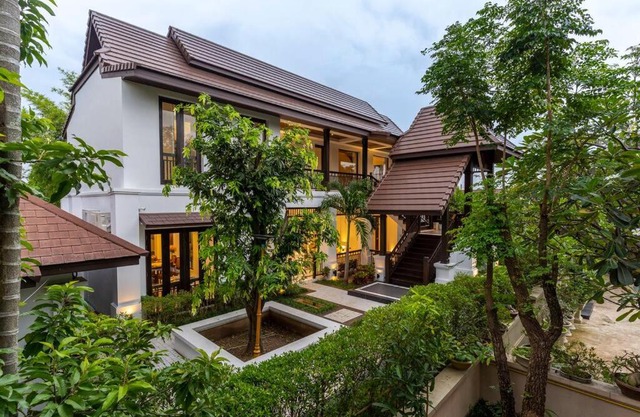 Sclass 2 Luxe Pools Villa & Breakfast , city area